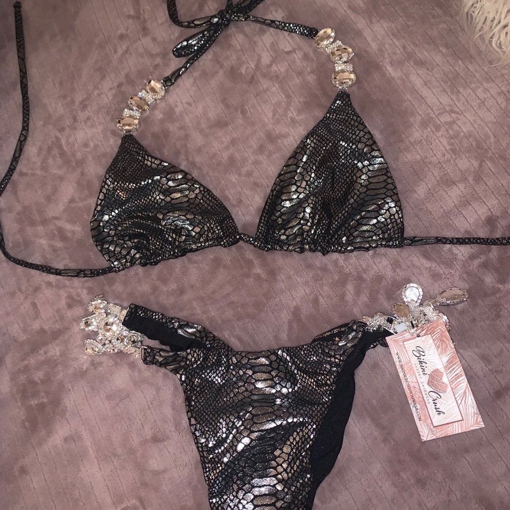 Bikini Crush top and bottom - Picture 2 of 6